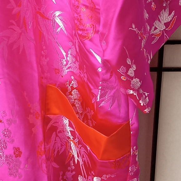 EASTERN COLLECTION Robe  100% Silk Sz F2 (NO Belt).  *A6* - Picture 7 of 17